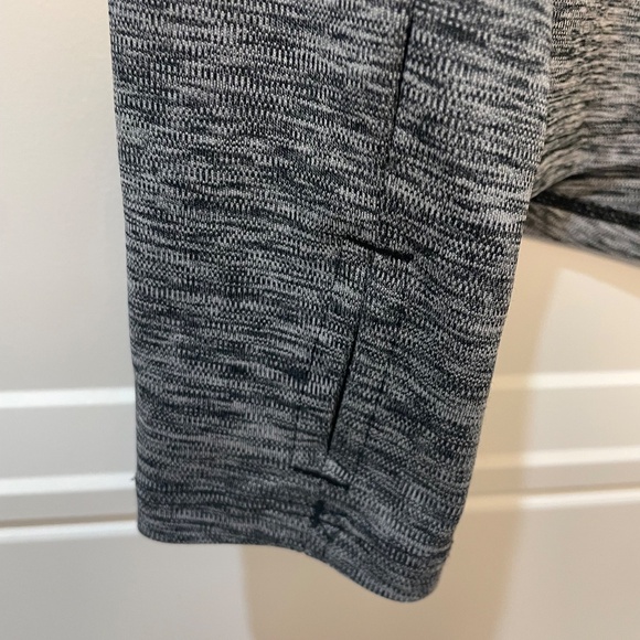 Under Armor Pull over - Picture 2 of 4